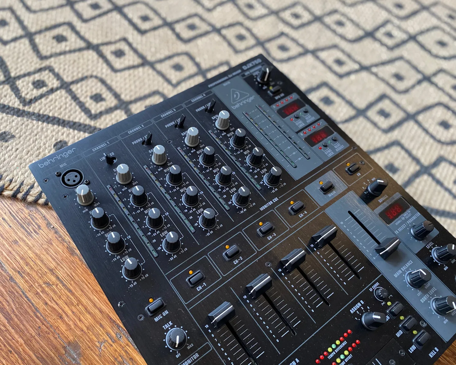 Behringer DJX750 Pro DJ Mixer