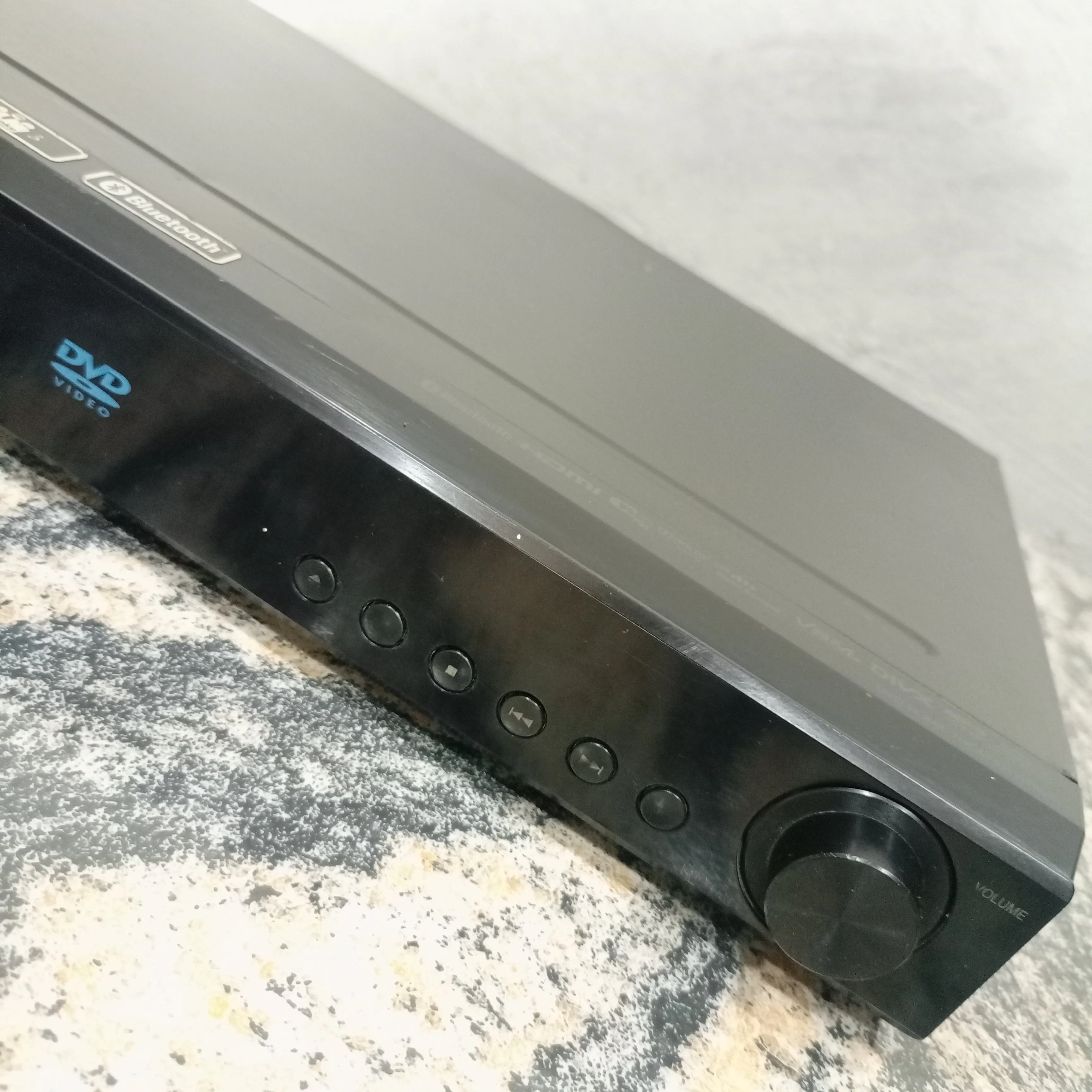 Pre-Owned LG HT906TA 5.1 Channel 1100W Bluetooth DVD Home Theater System