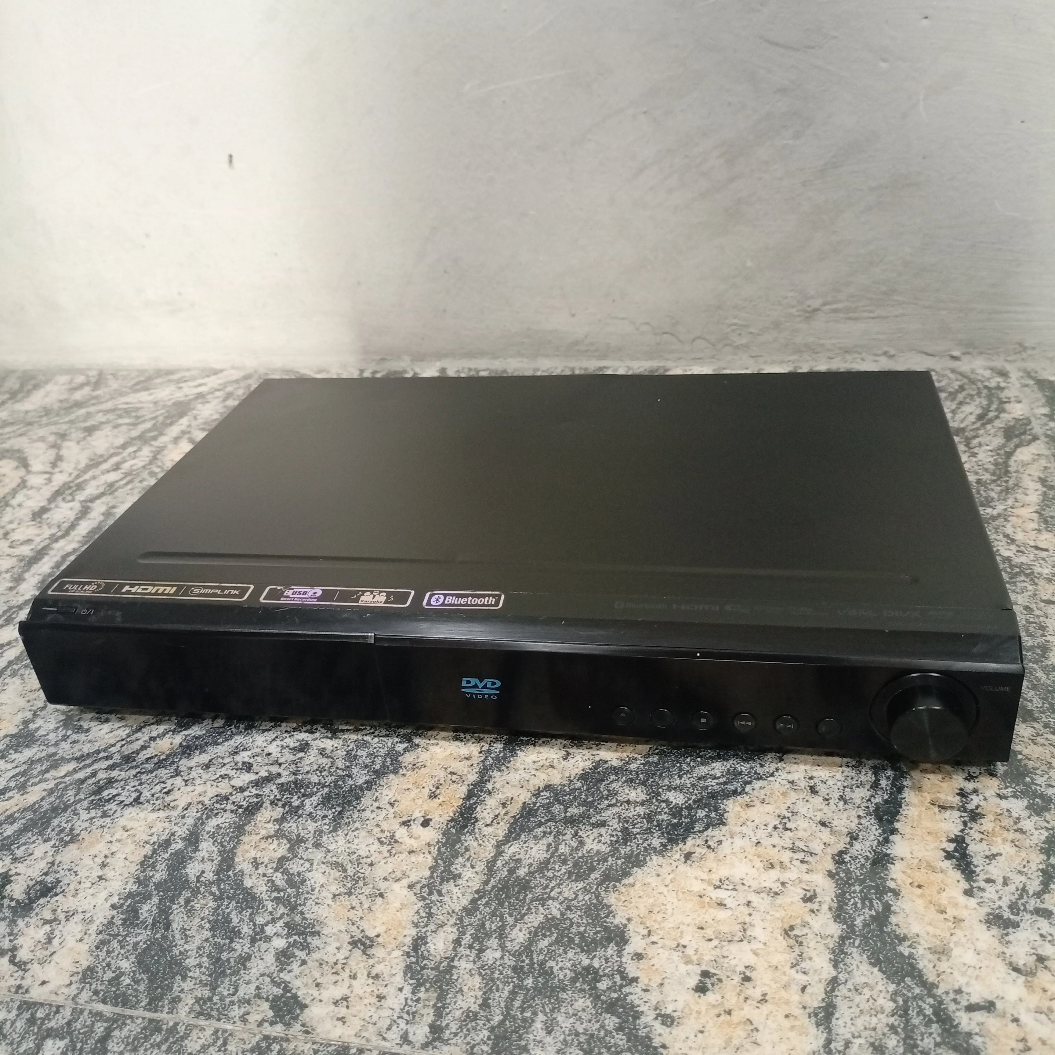 Pre-Owned LG HT906TA 5.1 Channel 1100W Bluetooth DVD Home Theater System