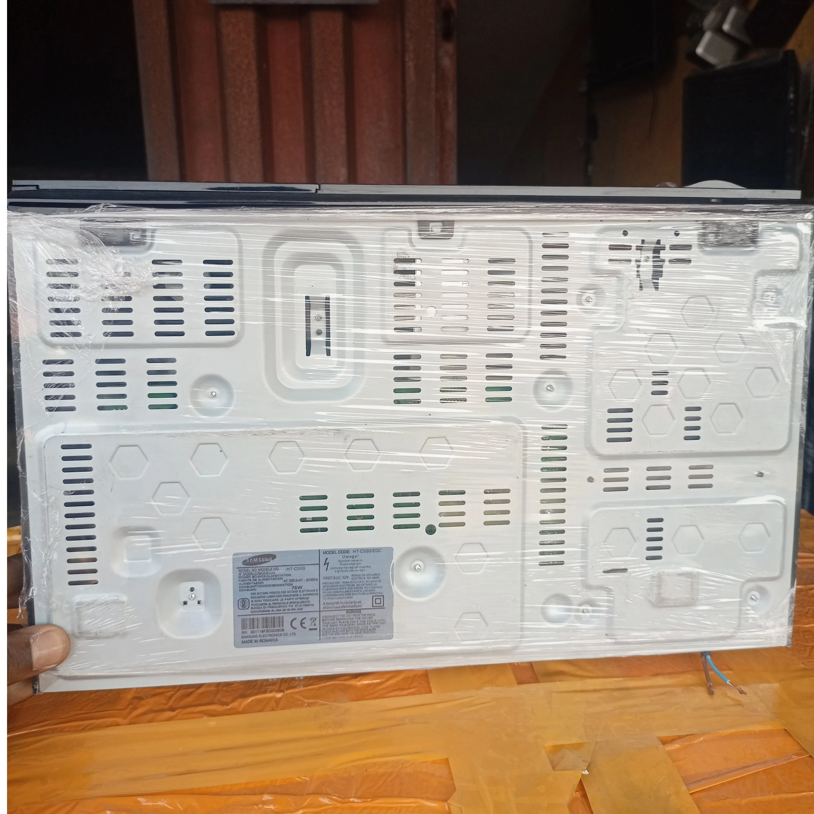 Used Samsung HT-C550 5.1Ch 1000W DVD Home Theater System with USB, FM Radio, Aux, and Optical Input - Located in London