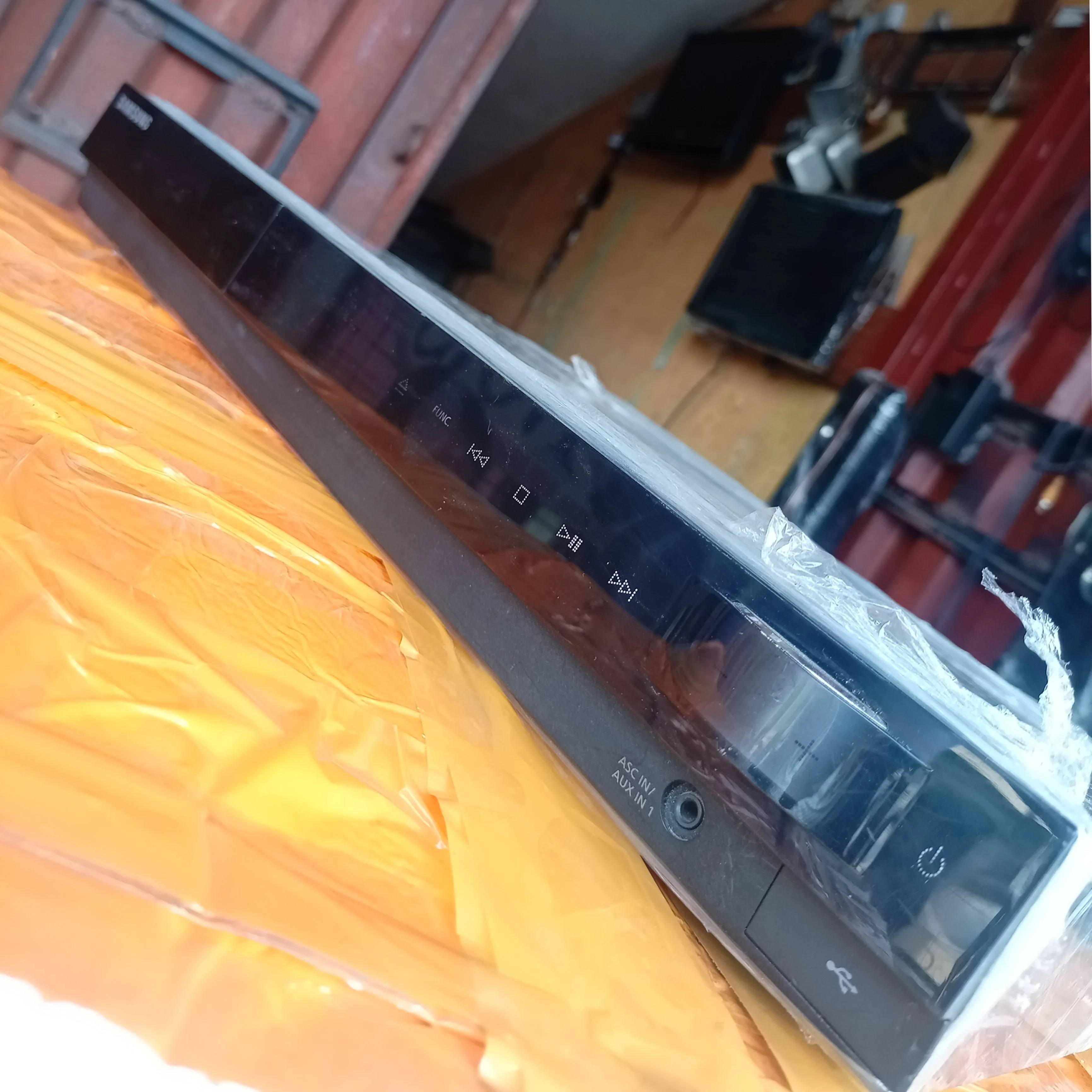 Used Samsung HT-C550 5.1Ch 1000W DVD Home Theater System with USB, FM Radio, Aux, and Optical Input - Located in London