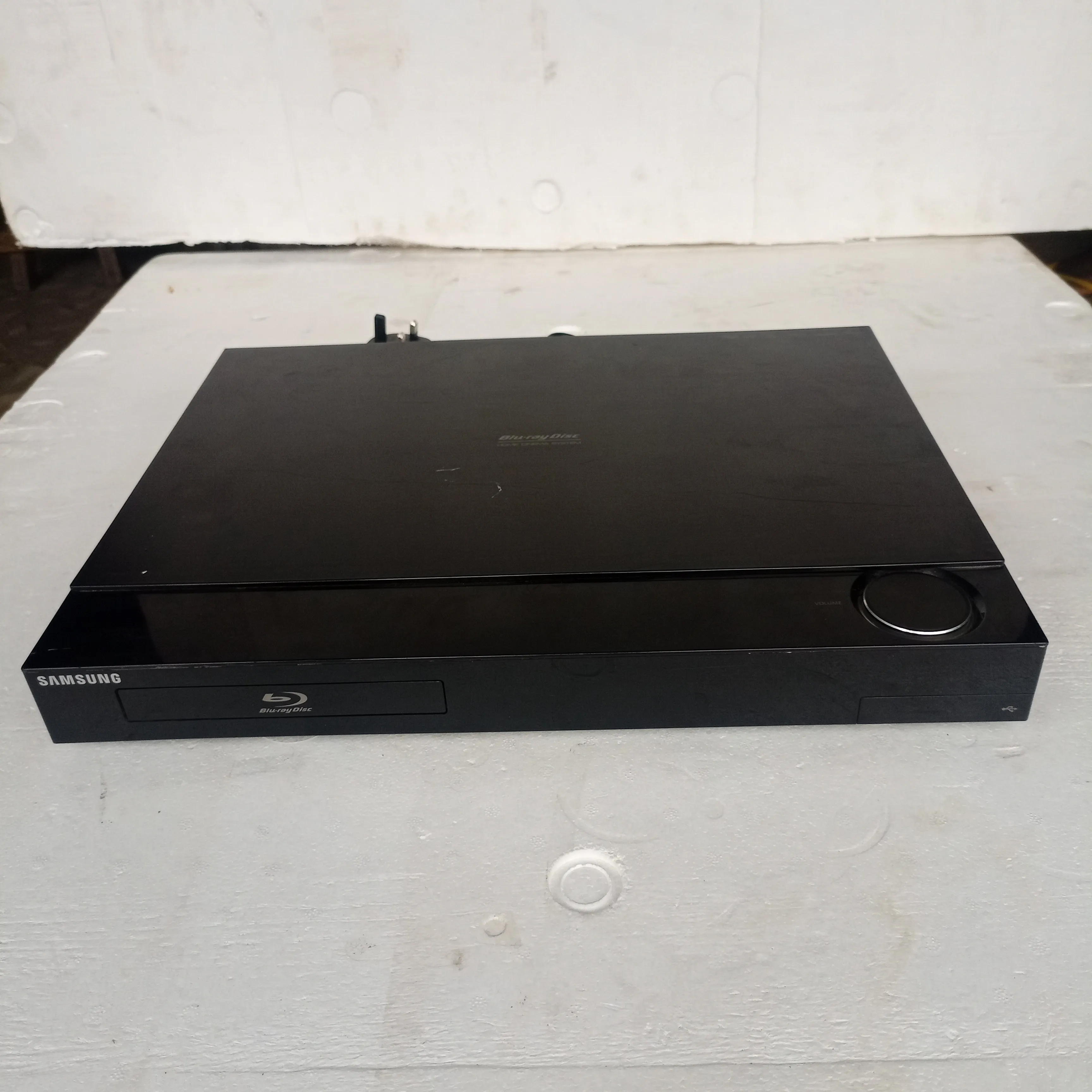 Samsung HT-C5550 5.1Ch 1000Watts Blu-ray 3D DVD Home Theater Machine Head (USB, Aux, FM, HDMI in/out) - Foreign Used
