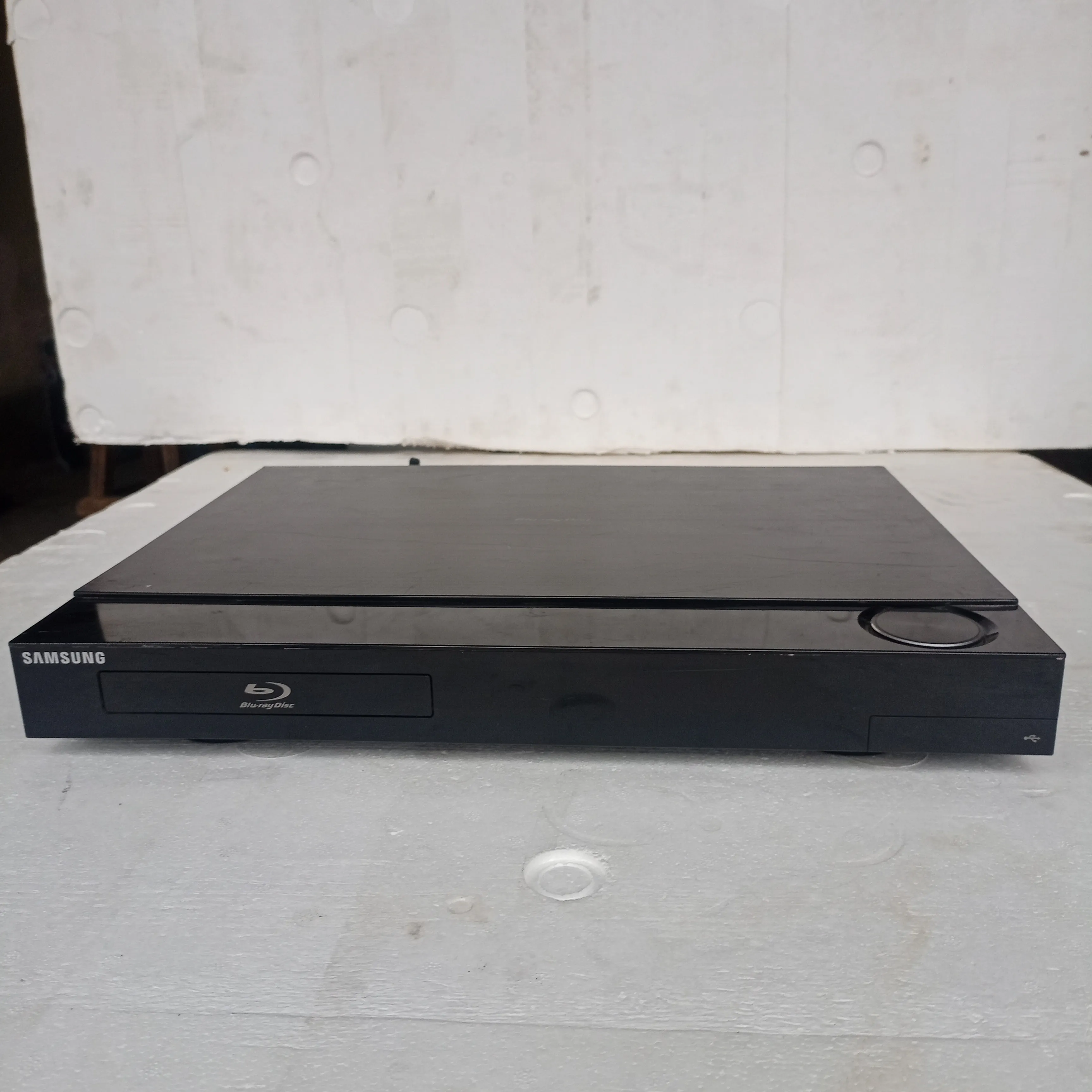 Samsung HT-C5550 5.1Ch 1000Watts Blu-ray 3D DVD Home Theater Machine Head (USB, Aux, FM, HDMI in/out) - Foreign Used