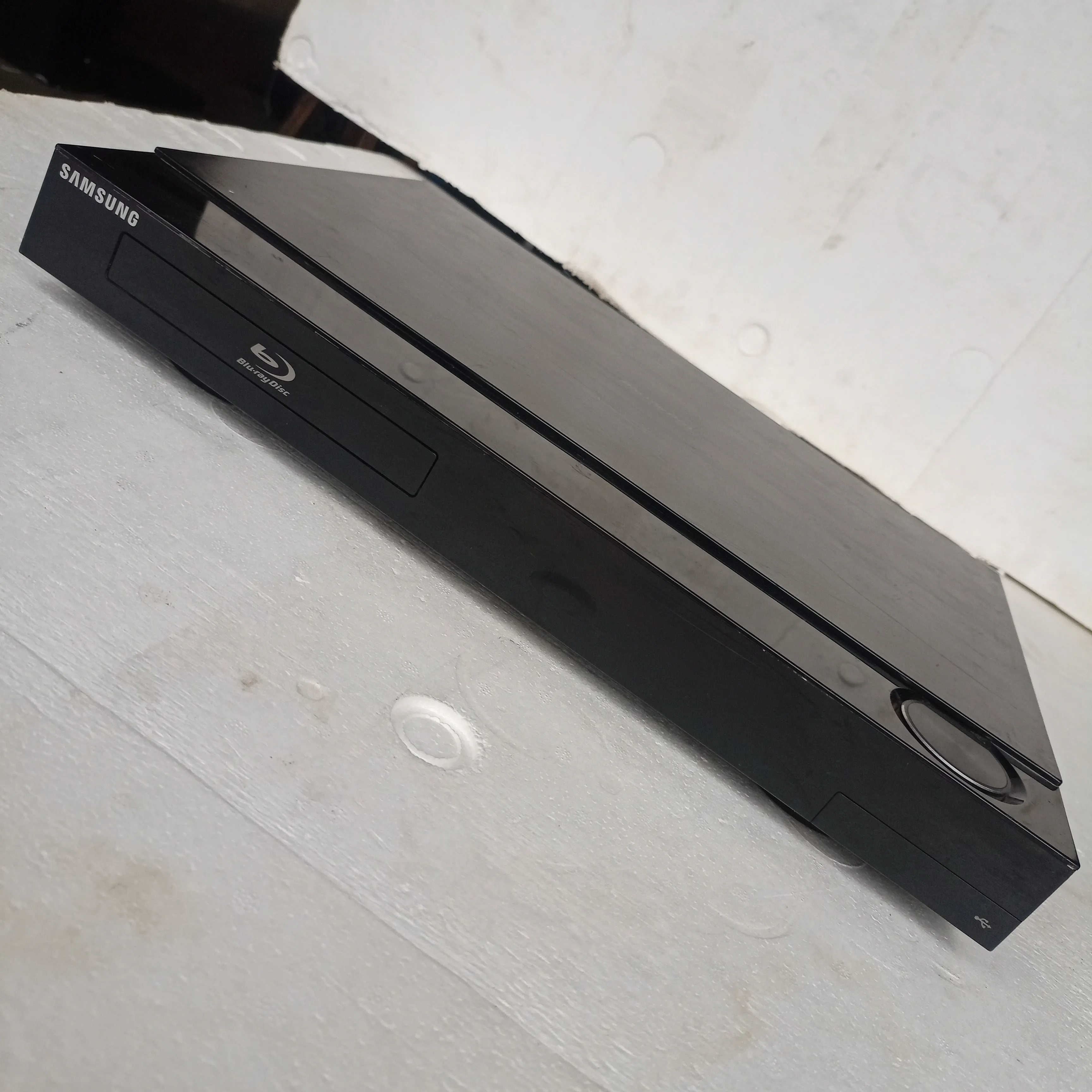 Samsung HT-C5550 5.1Ch 1000Watts Blu-ray 3D DVD Home Theater Machine Head (USB, Aux, FM, HDMI in/out) - Foreign Used