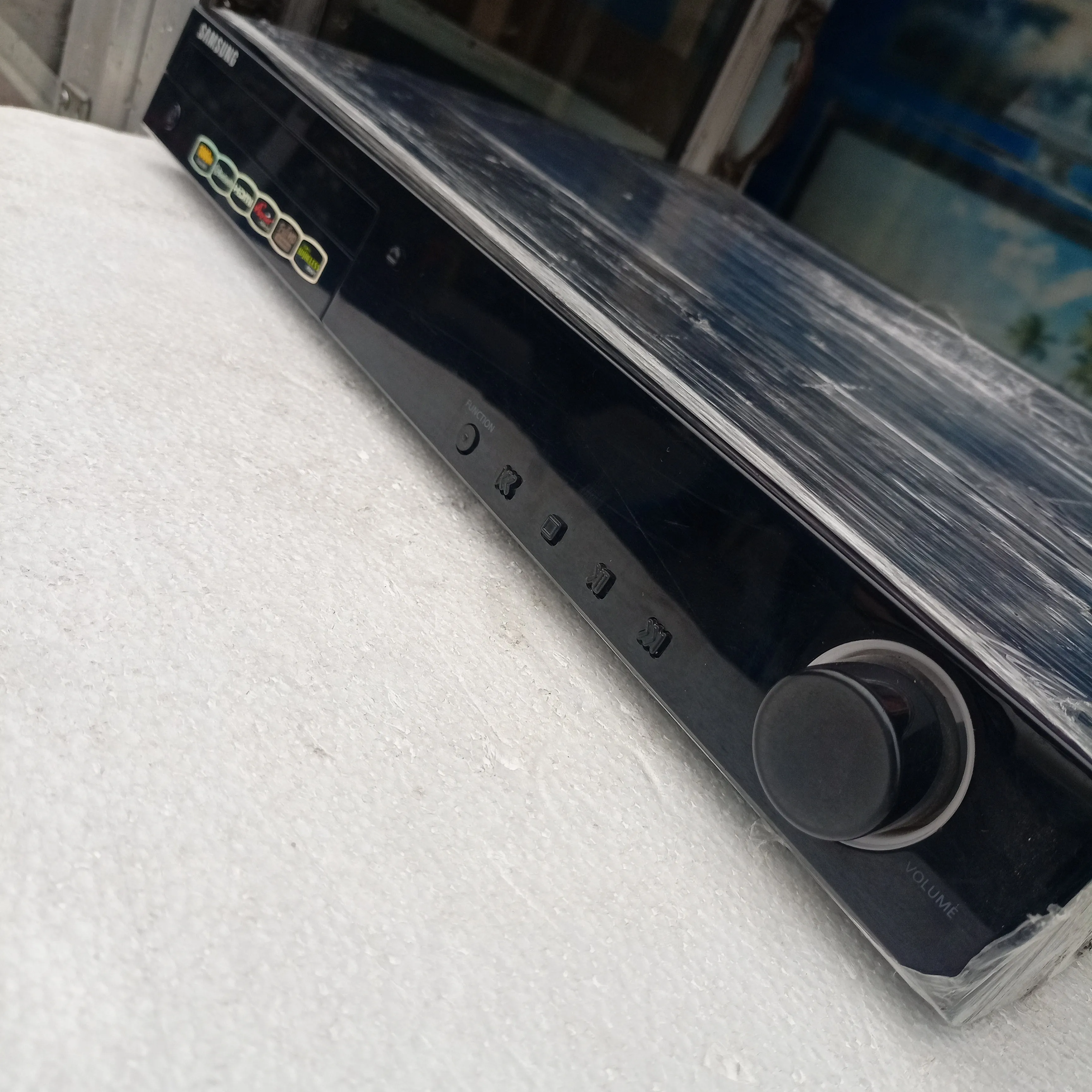 Samsung HT-Z310R 5.1 Channel 1000-Watt Bluetooth DVD Home Theater System with USB, FM Radio, Optical Input, and Aux - Gently Used