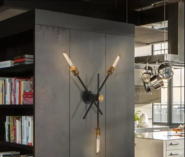 Tourner Wall Light